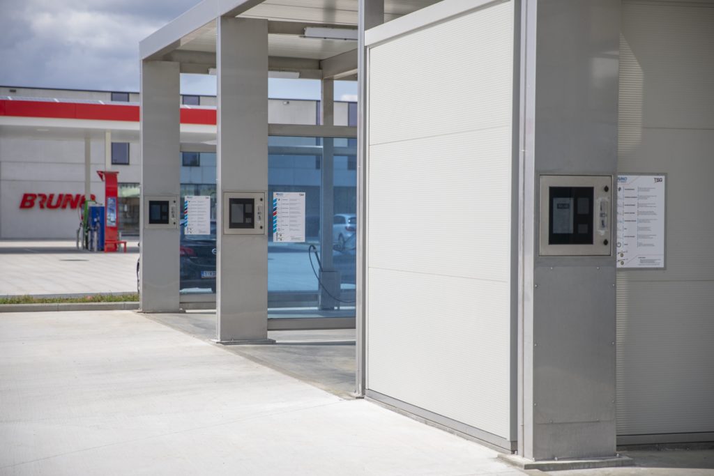 Selfwash van zijkant uitgerust met SelfwashPay.