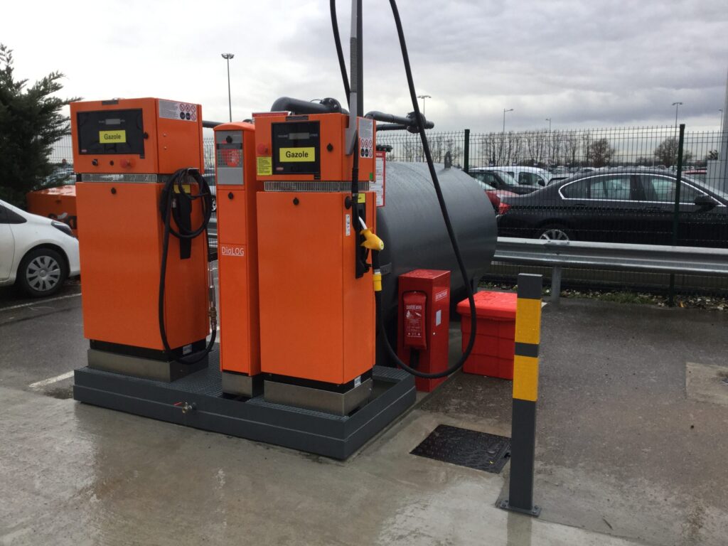 Distributeur-de-carburant-site-loueur-de-véhicules