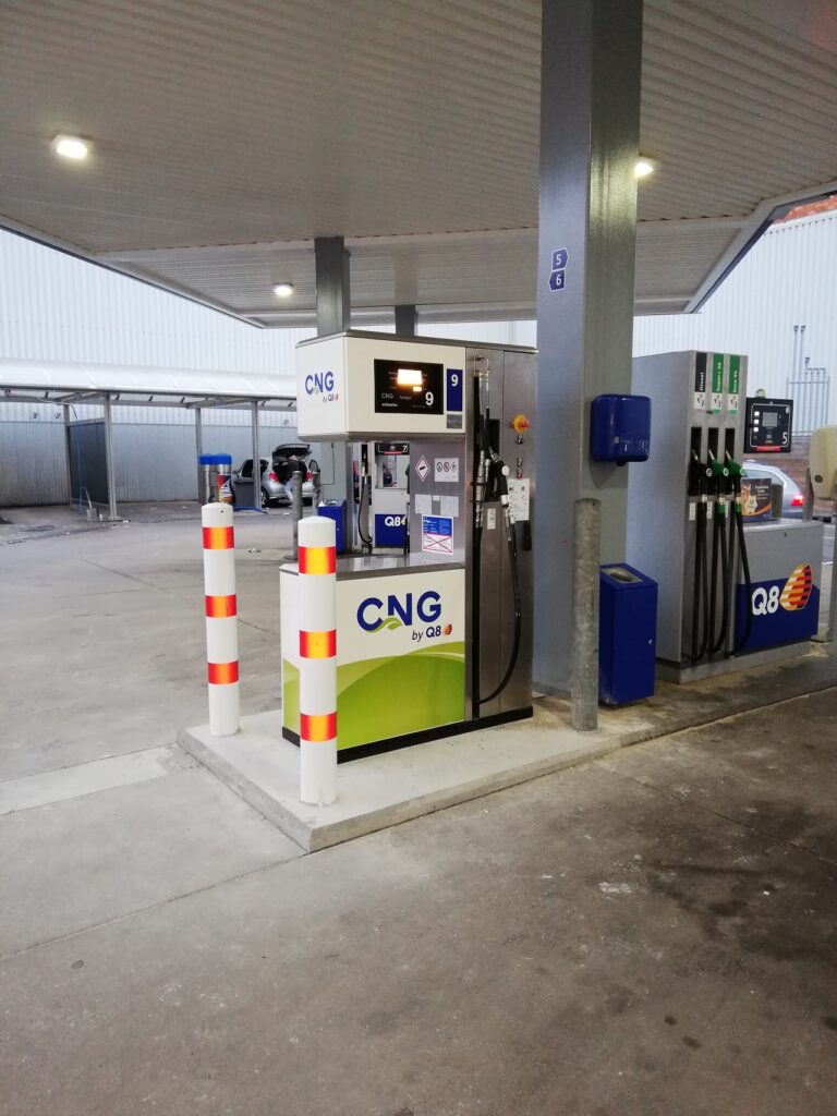 Alternatieve brandstofpomp van CNG op tankstation.