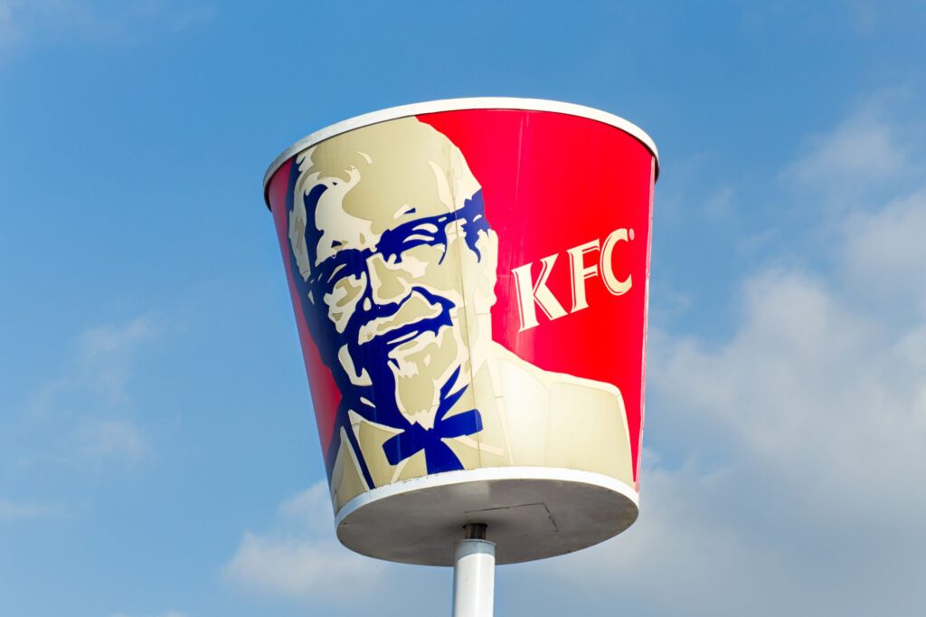 Traditioneel KFC restaurantbord.