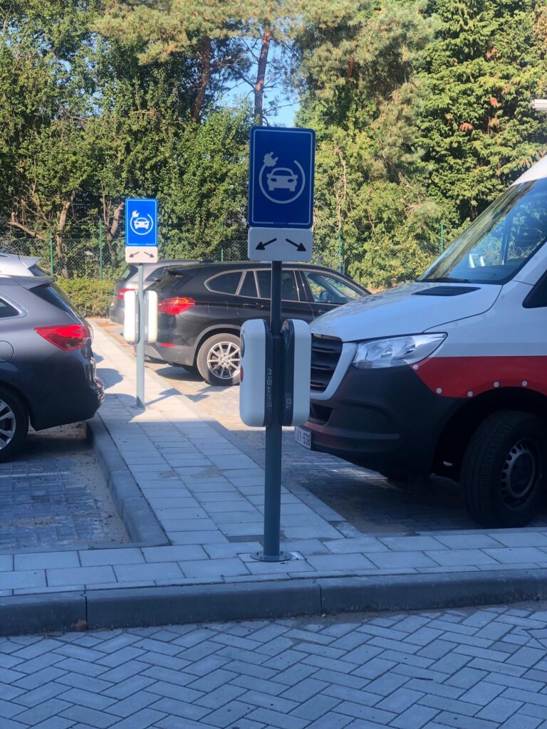 Shell Recharge laadpunten met TSG-van bij ATF wegenbouw in Zandvliet.