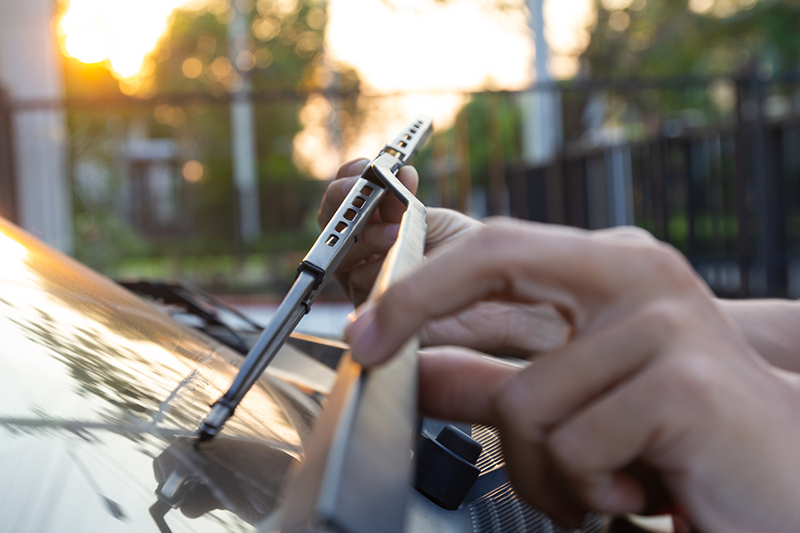 4 Dinge, die Sie am Auto selber reparieren können