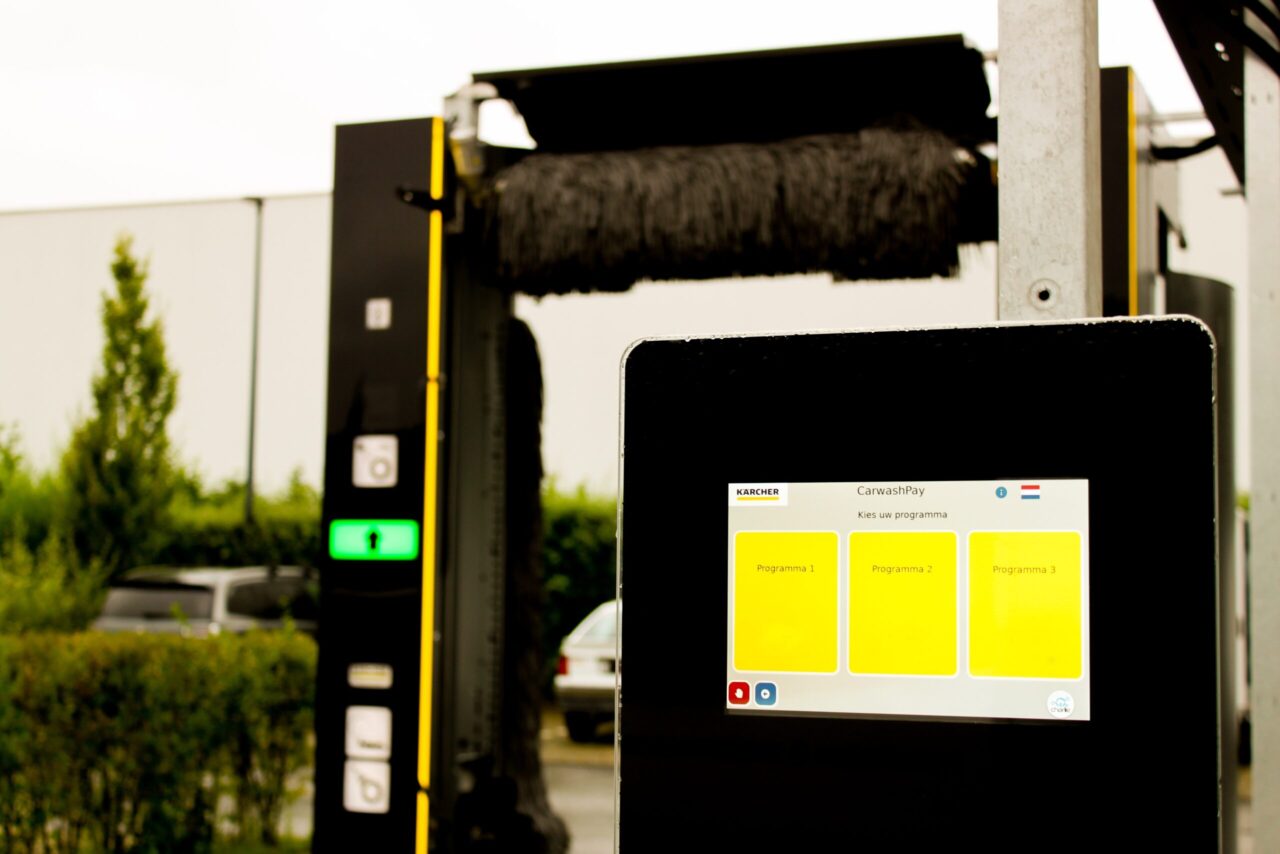Roll-over van Kärcher en CarwashPay van TSG geïnstalleerd op site in België.