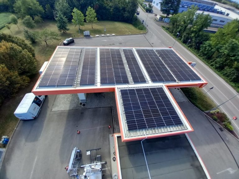 Instalación fotovoltaica industrial en estación de servicio