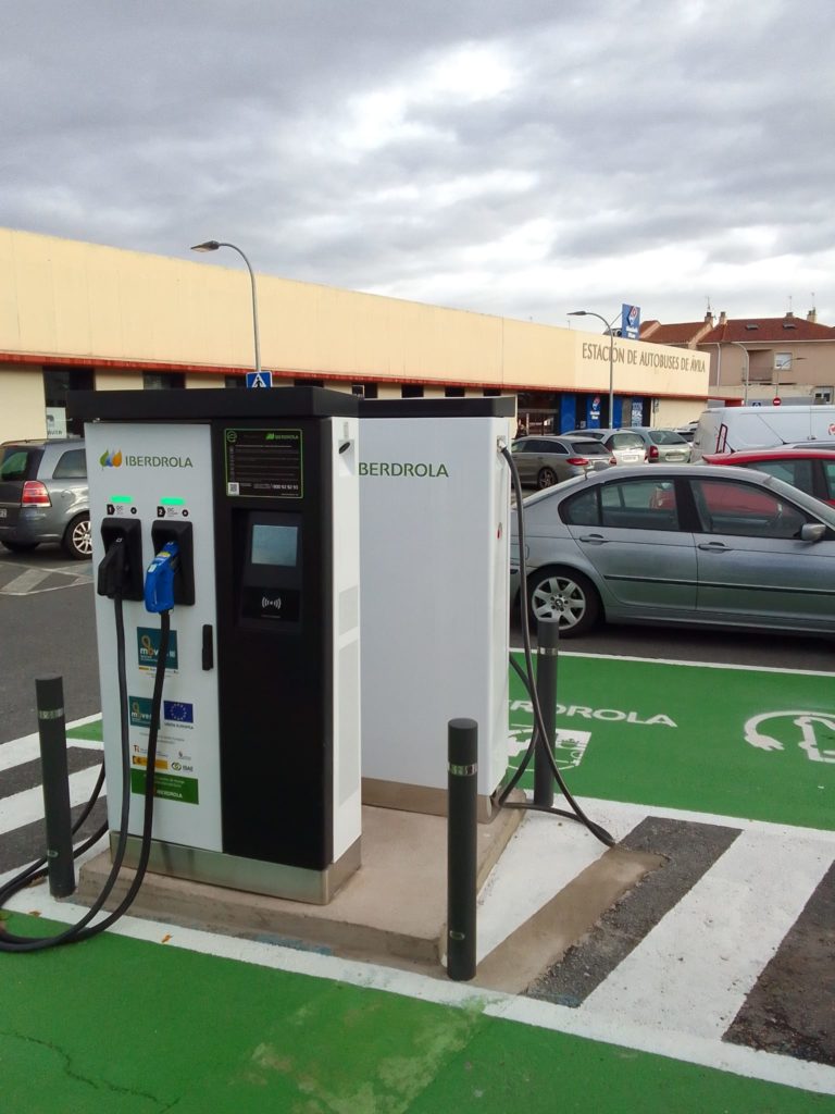 recargar coche eléctrico en Ávila