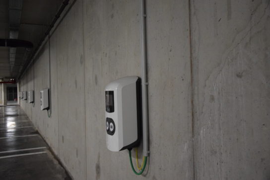 De Alfen laadpalen op een rijtje in parking Turnova.