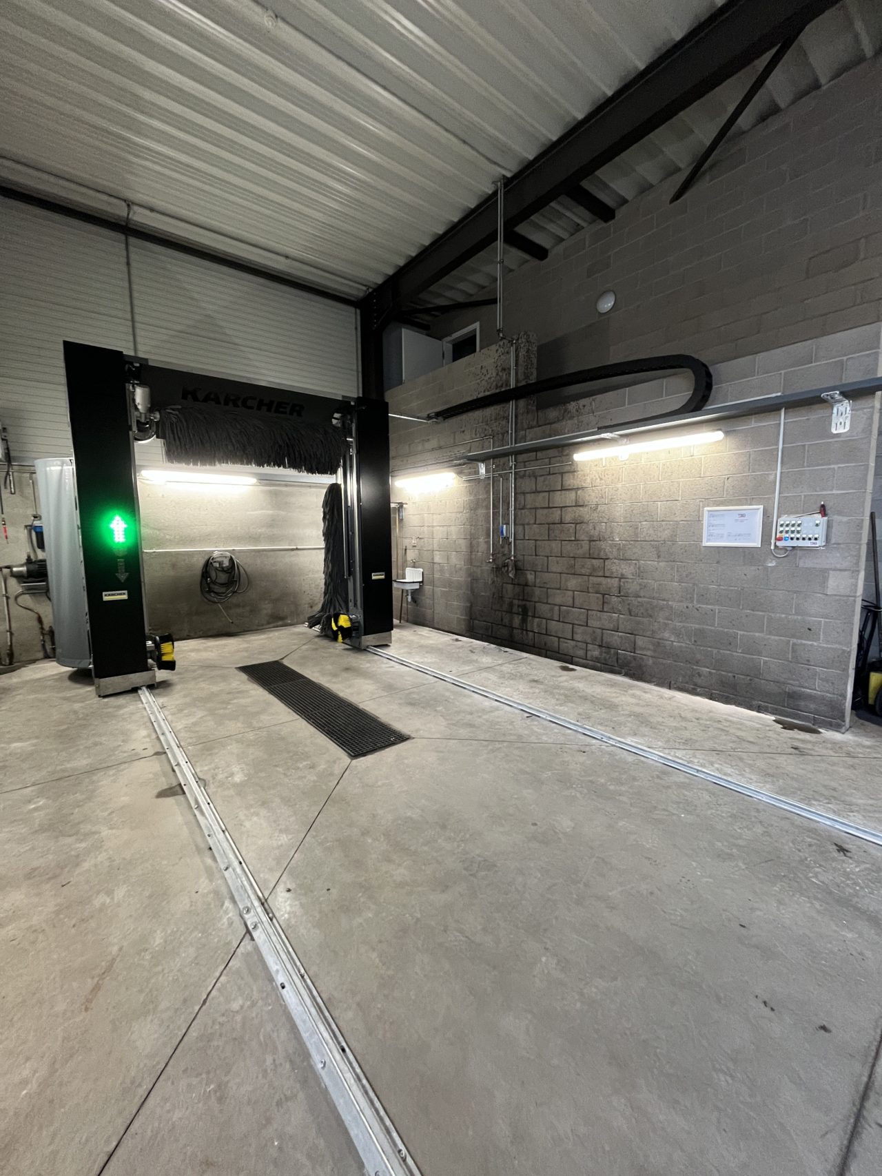 Wasinstallatie bij garage Goosse
