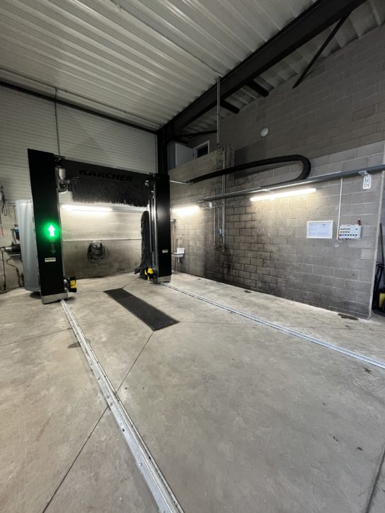 Wasinstallatie bij garage Goosse