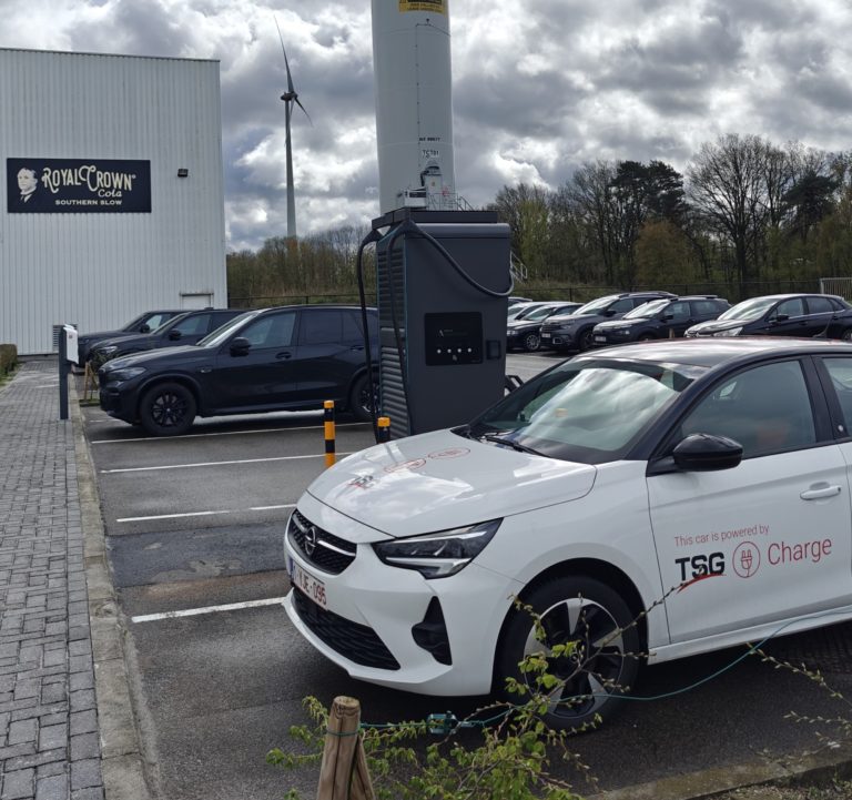 Laadinfrastructuur bestaande uit laadpalen van Alpitronic en Alfen geïnstalleerd door TSG