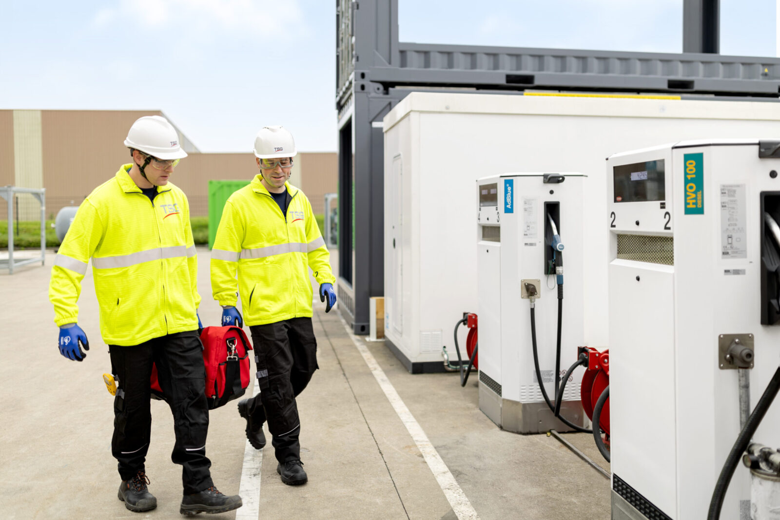 Distributeur-biocarburant HVO-techniciens-TSG