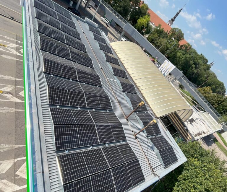 solárne panely strecha čerpacia stanica OMV Trnava