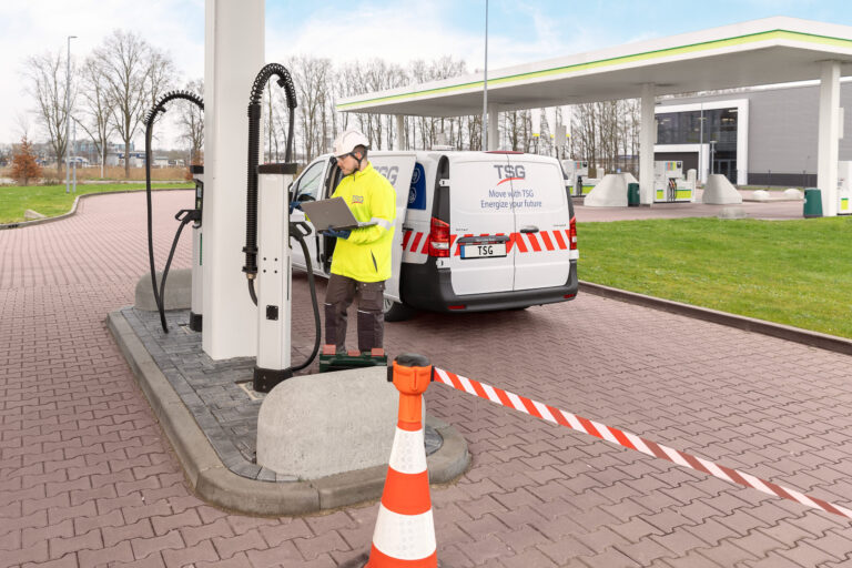 TSG-Charge-maintanence-charger-6