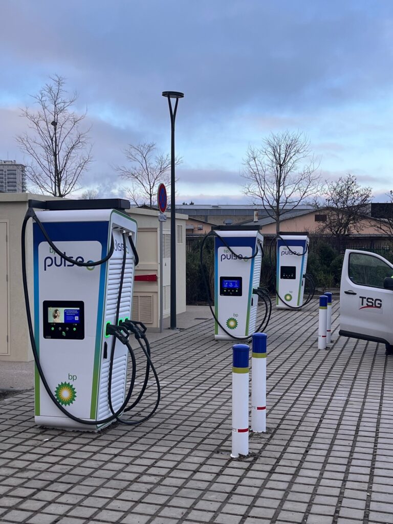 station-recharge-BP-Pulse-centre-commercial-steel