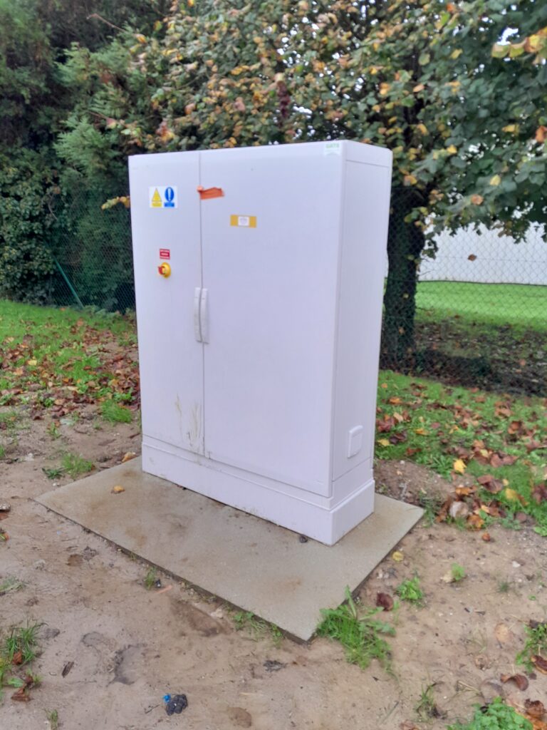 armoire-electrique-exterieure-pour-installation-photovoltaique