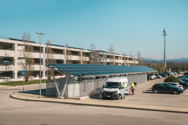 Ombrières-photovoltaïques-parking-stockage-énergie