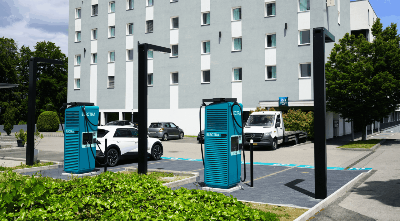 project-granges-paccot-installation-alpitronic-hyc300-back-view-chargers