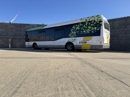Infrastructure de recharge pour bus électrique - un bus électrique recharge sur site.