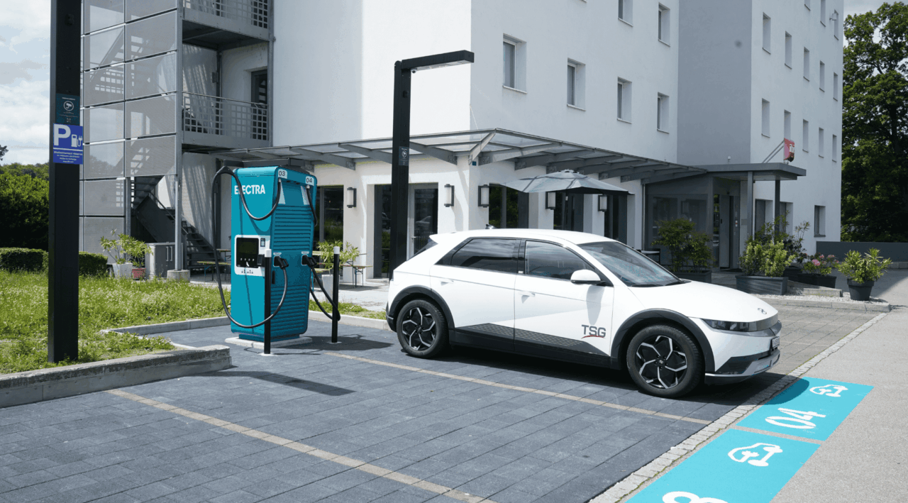 projekt-electra-project-granges-paccot-installation-alpitronic-side-view