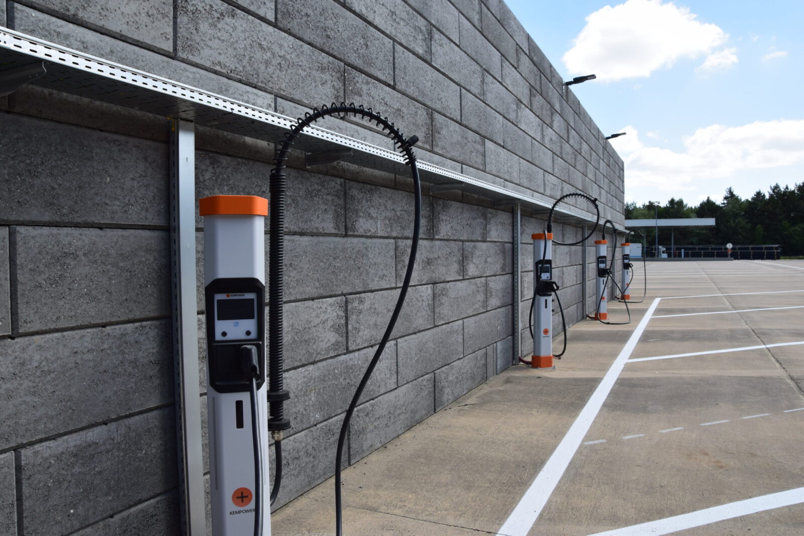 EV punionice za električna vozila na parkiralištu