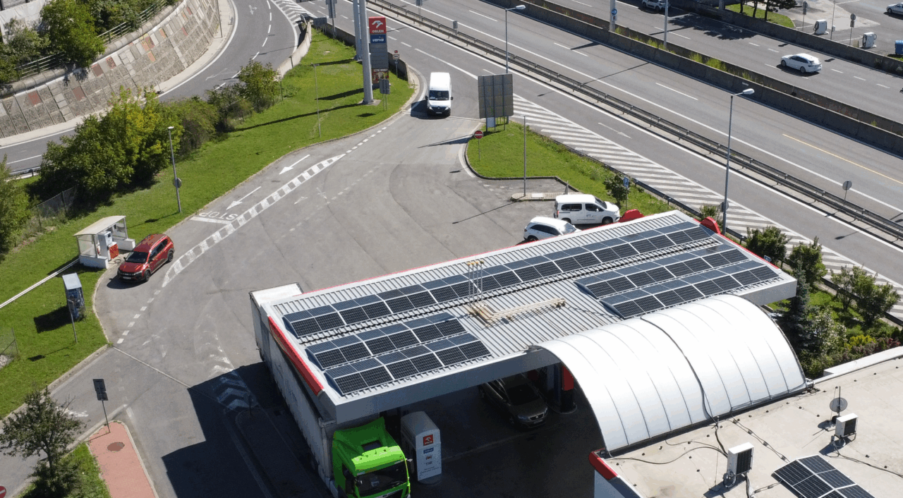 Solárne panely na čerpacích staniciach ORLEN Unipetrol Slovensko