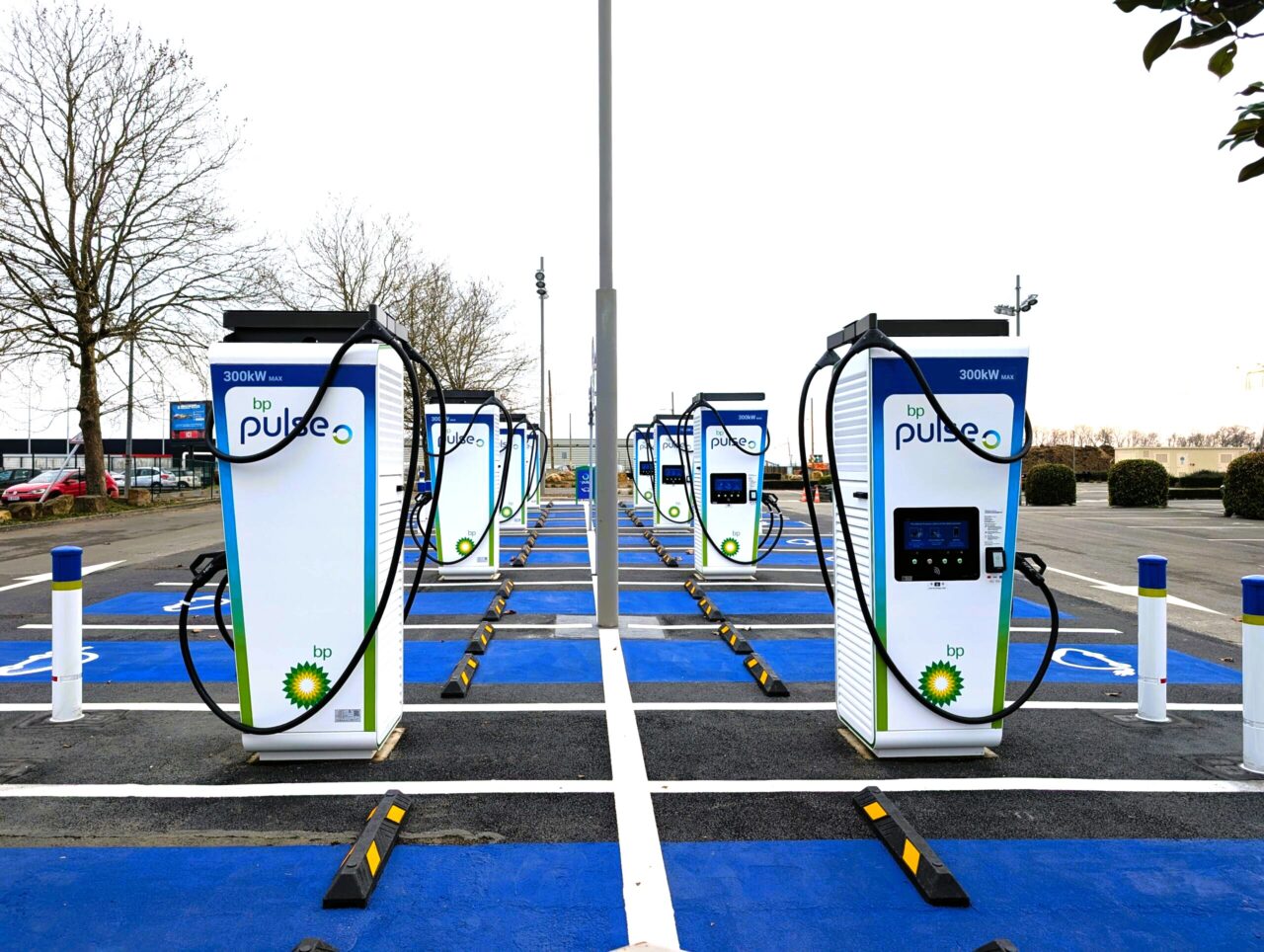 station-recharge-BP-Pulse-centre-commercial-Croix-Blanche