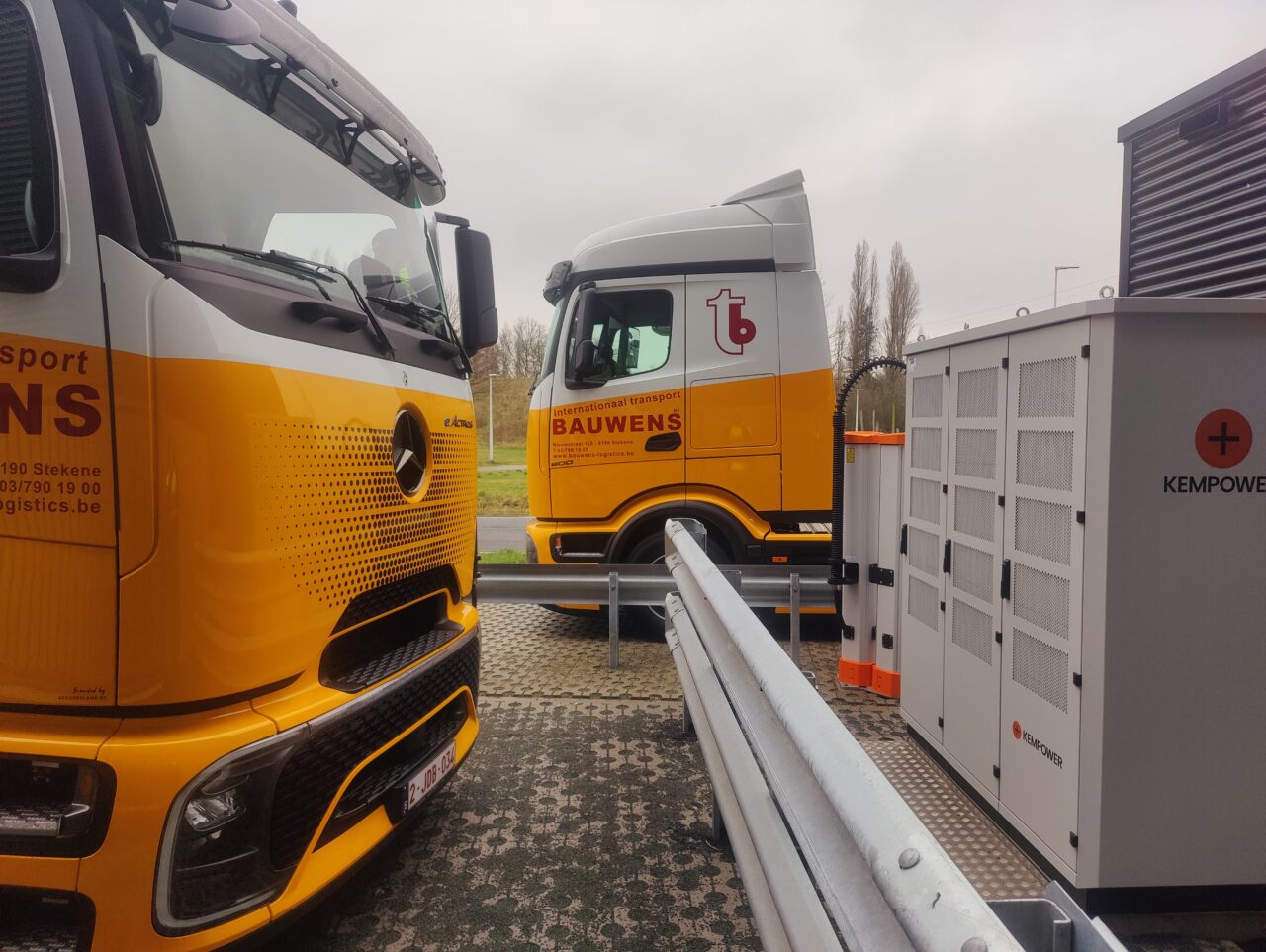 Bauwens-trucks-with-power-unit