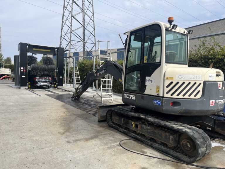 Verbraeken-carwash-met-graafmachine