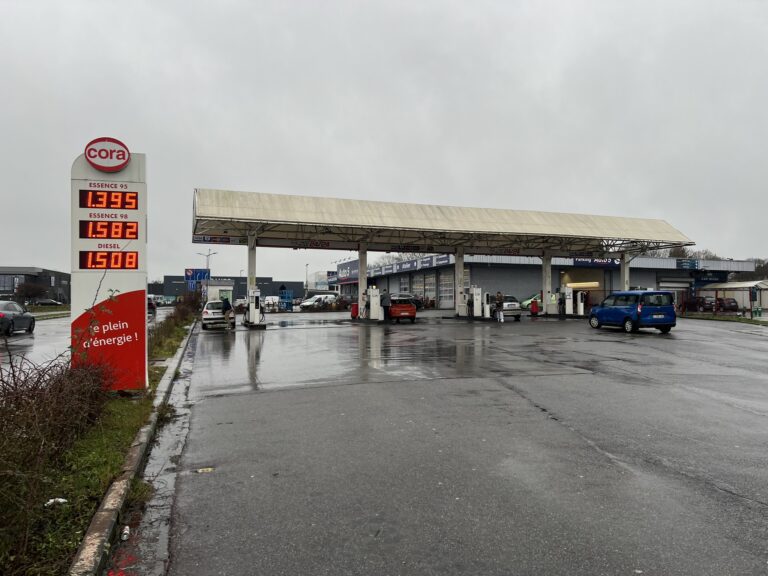 Cora-La-Louviere-heel-station