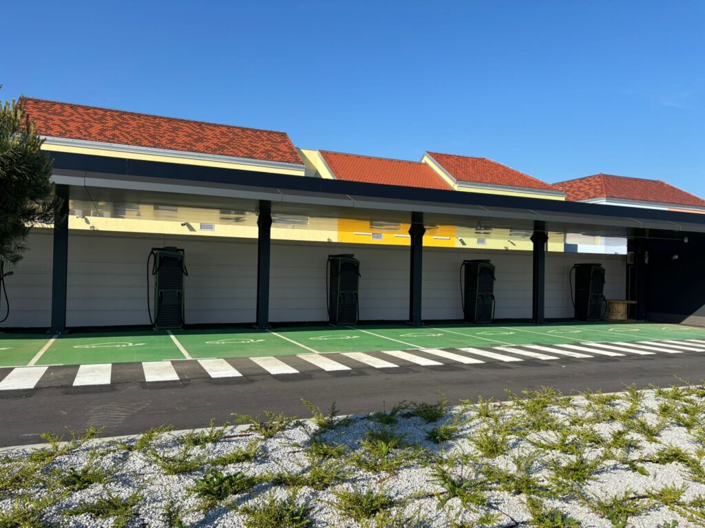 Tesla i Greenway ultra brze punionice na lokaciji Designer Outlet – kompletan elektro projekt TSG-a