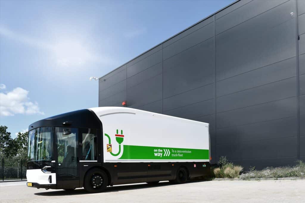 Camion-électrique-au-dépôt