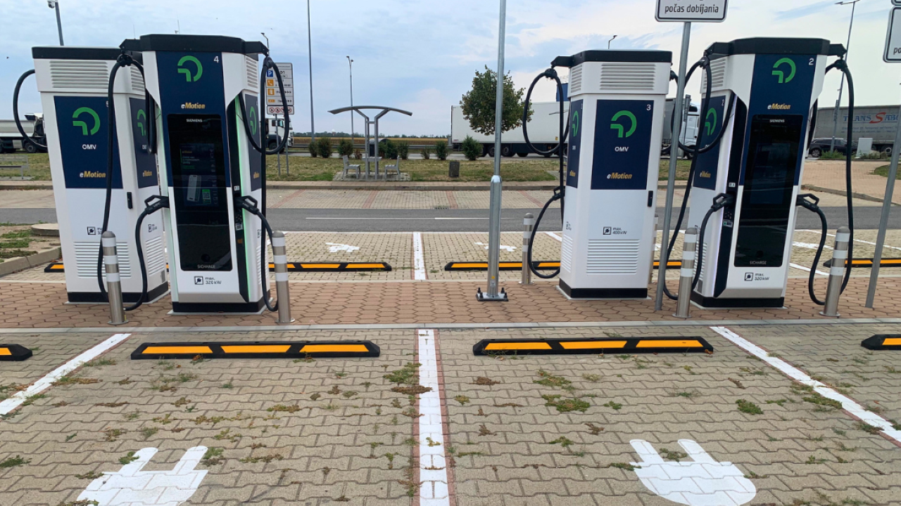 Montáž a oživenie nabíjacích staníc TEN T Slovensko odpočívadlo Zlaté piesky